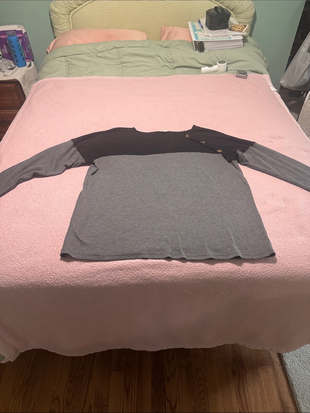 zeagoo Two-Tone Gray and Black Crewneck Sweater with Button Detail Size 1x